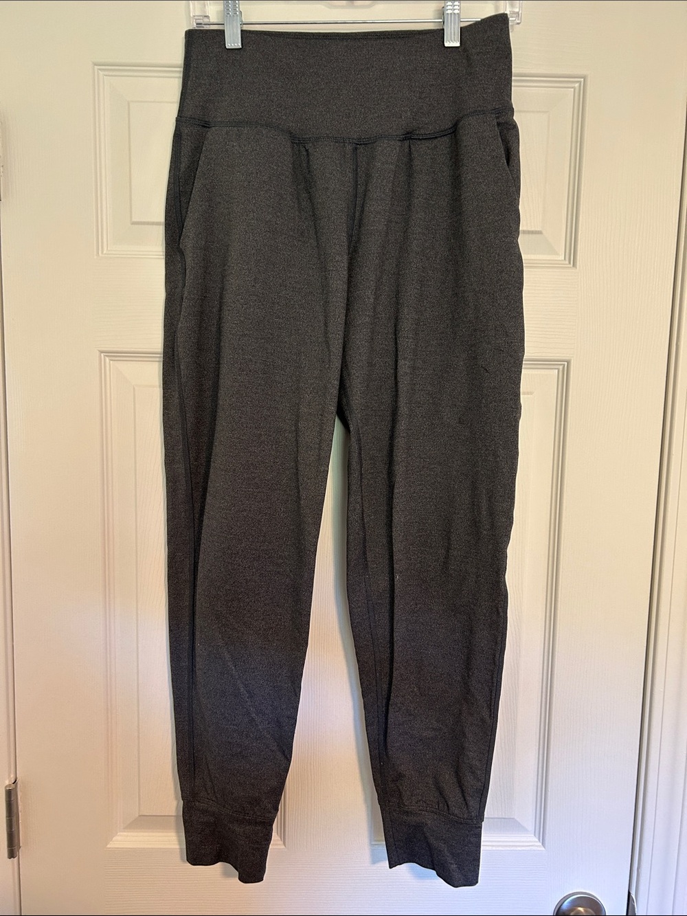 Under Armour women’s Charcoal Gray Jogger athletic pants
